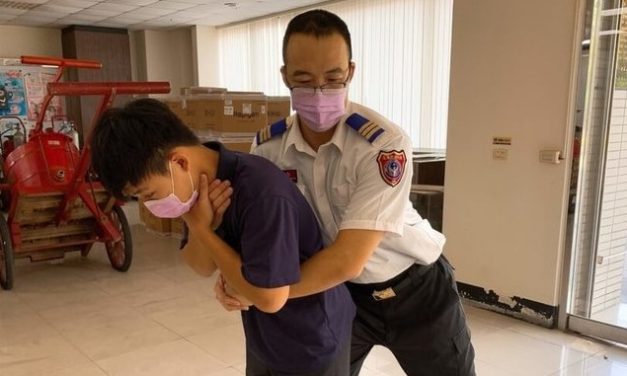 遭遇气道异物      抢救争分夺秒